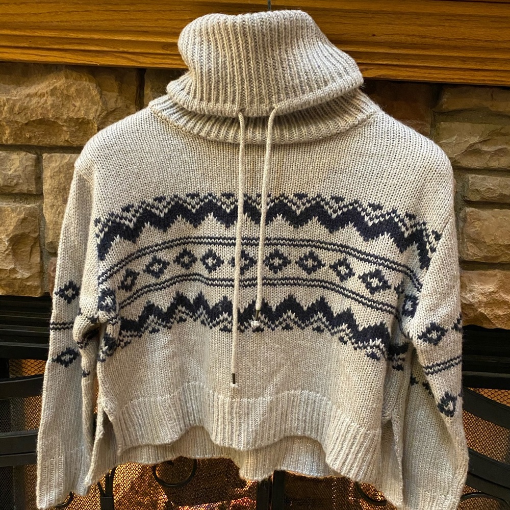 Crop Turtle Neck Sweater